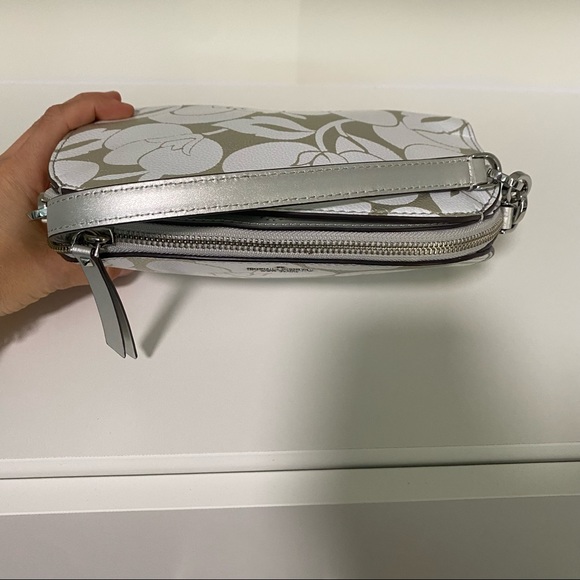 Kate Spade Crossbody - Picture 3 of 15